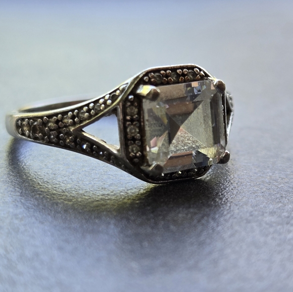 Beautiful CZ 925 silver ring Size 10 - Picture 1 of 5